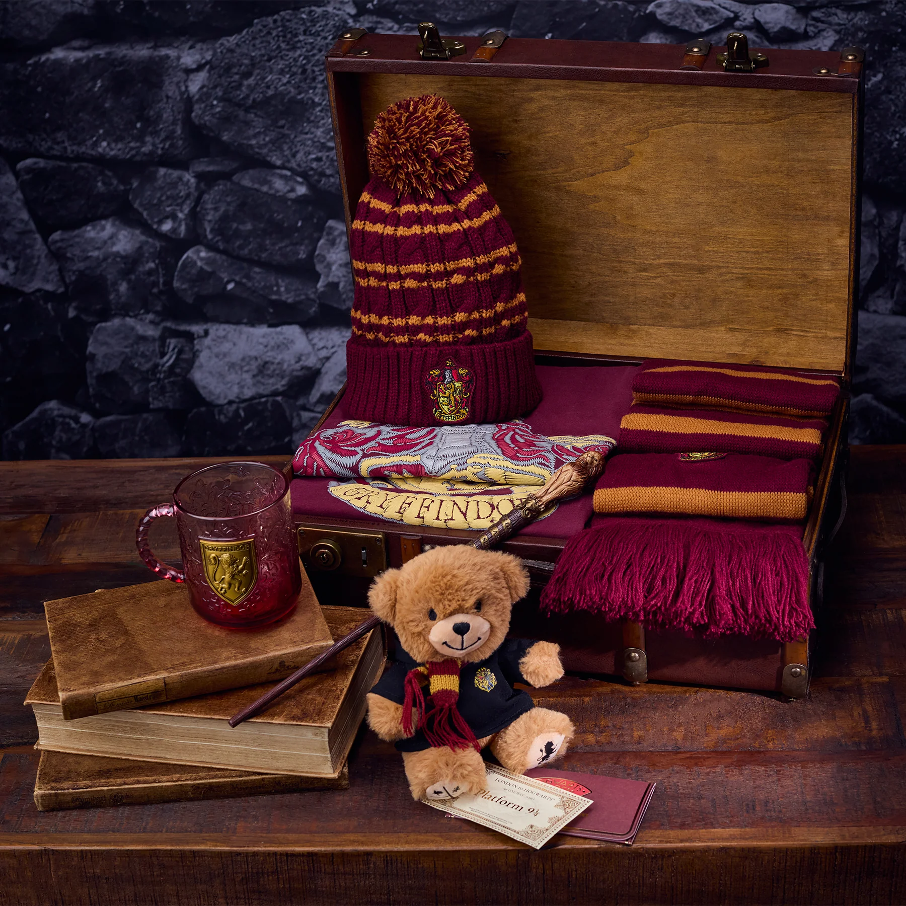 Gryffindor Gift Trunk - Image 2