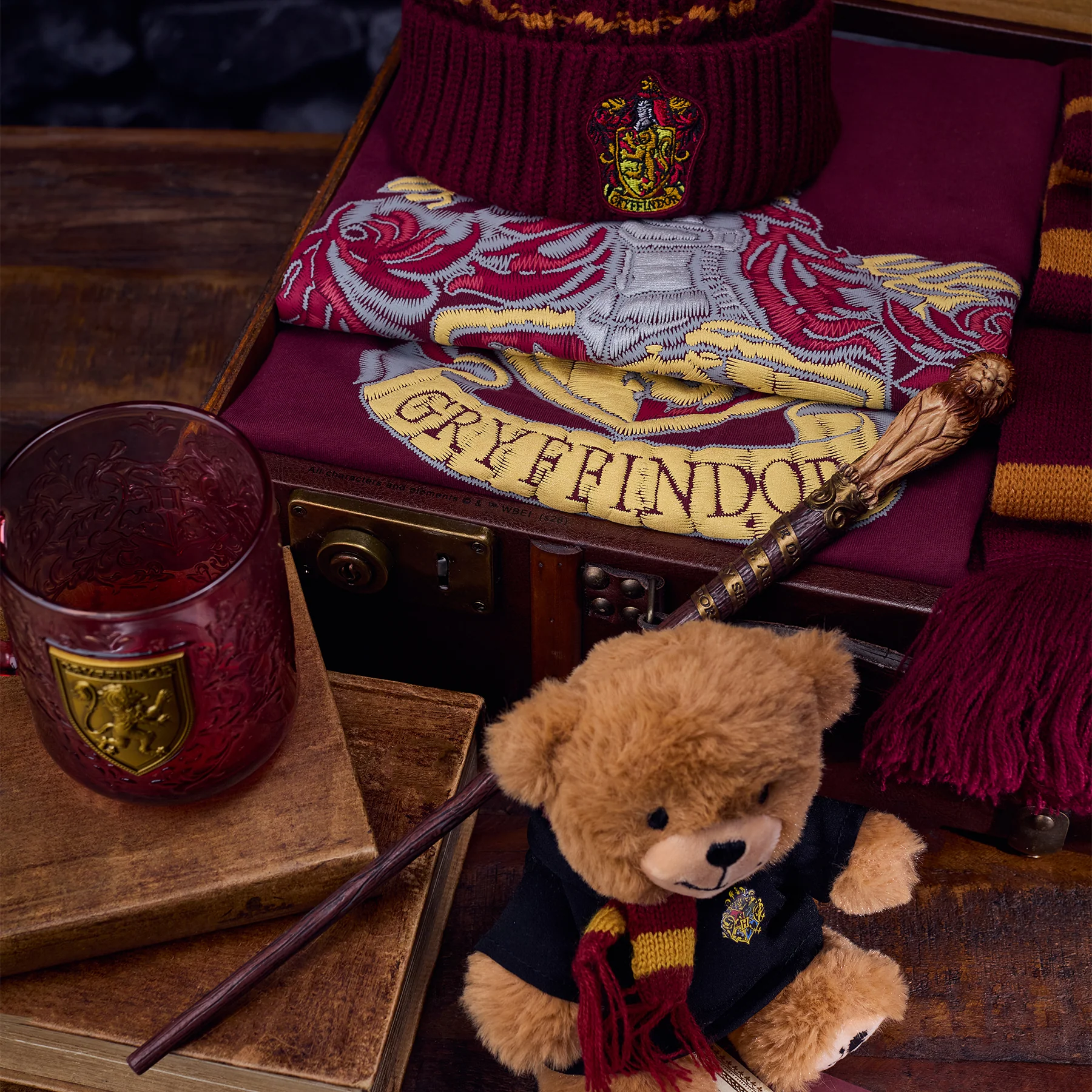 Gryffindor Gift Trunk - Image 8