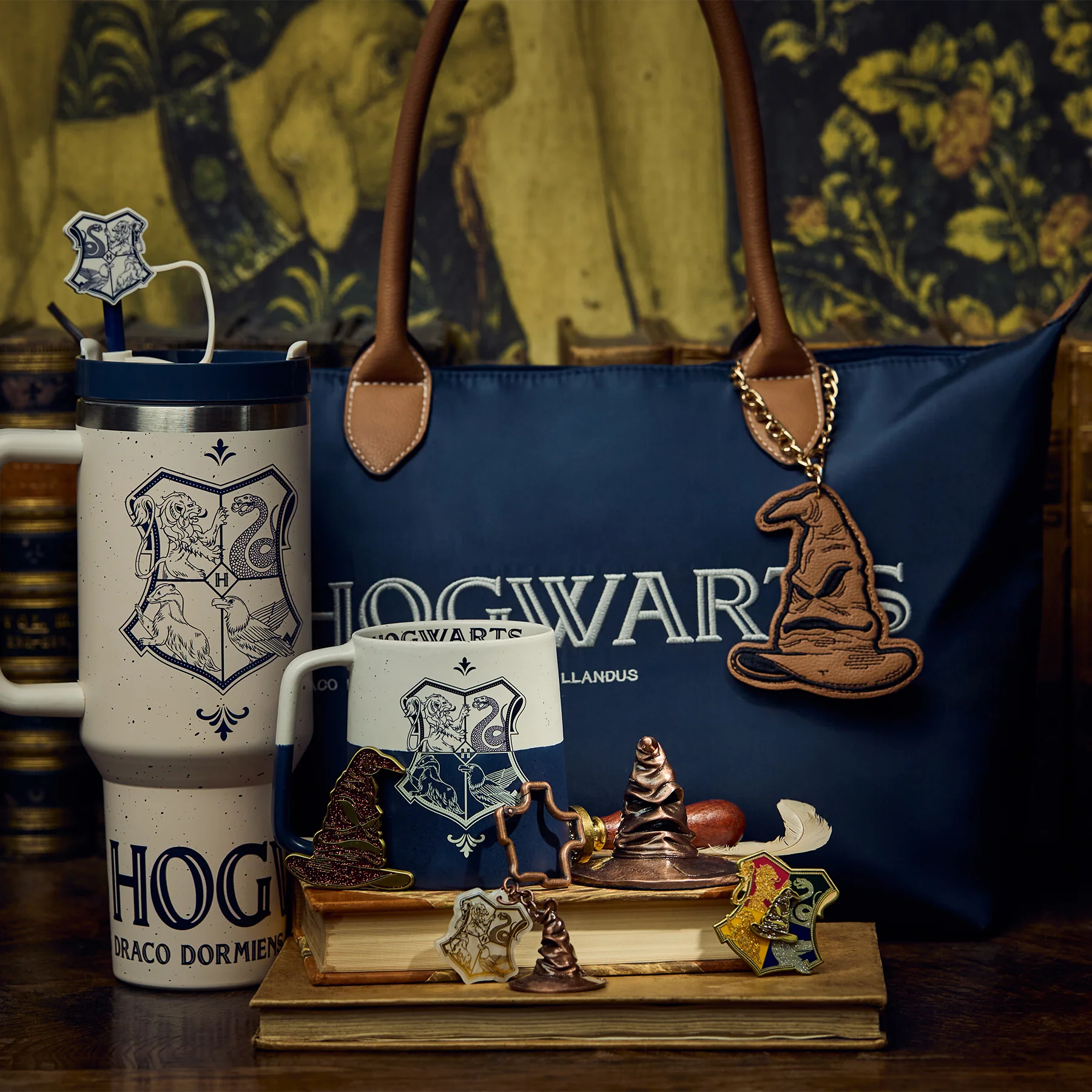 Hogwarts Crest Cup & Straw - Image 2