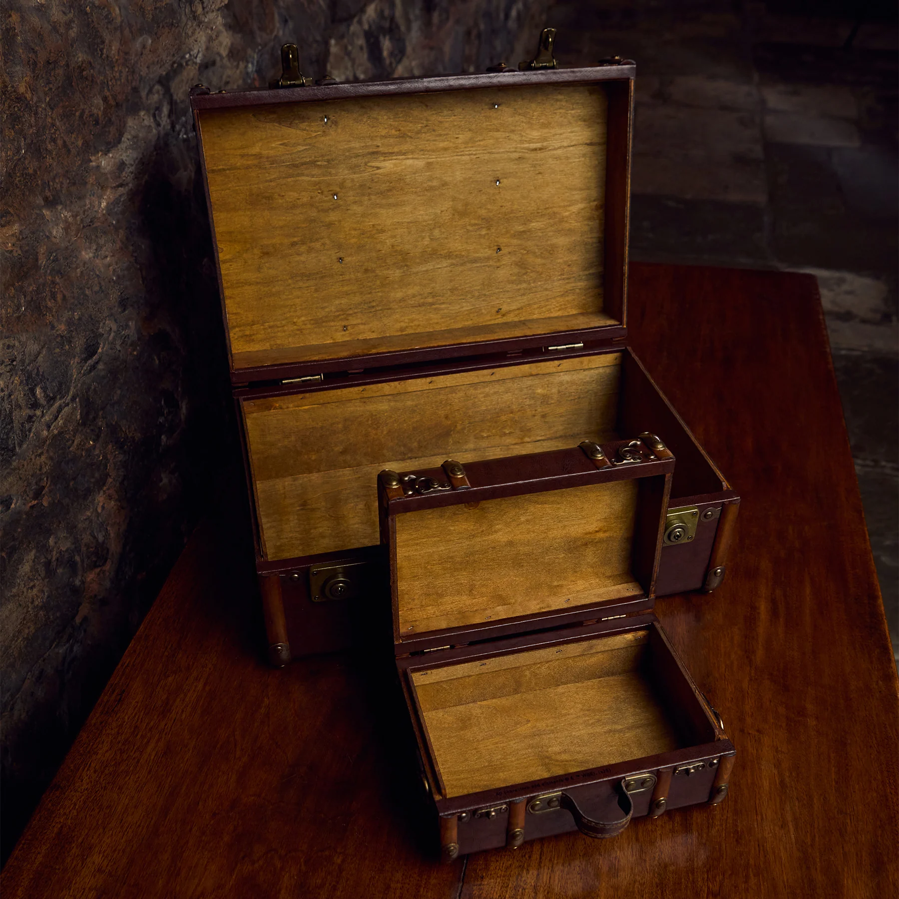 Hogwarts School Trunk Replica - Image 10