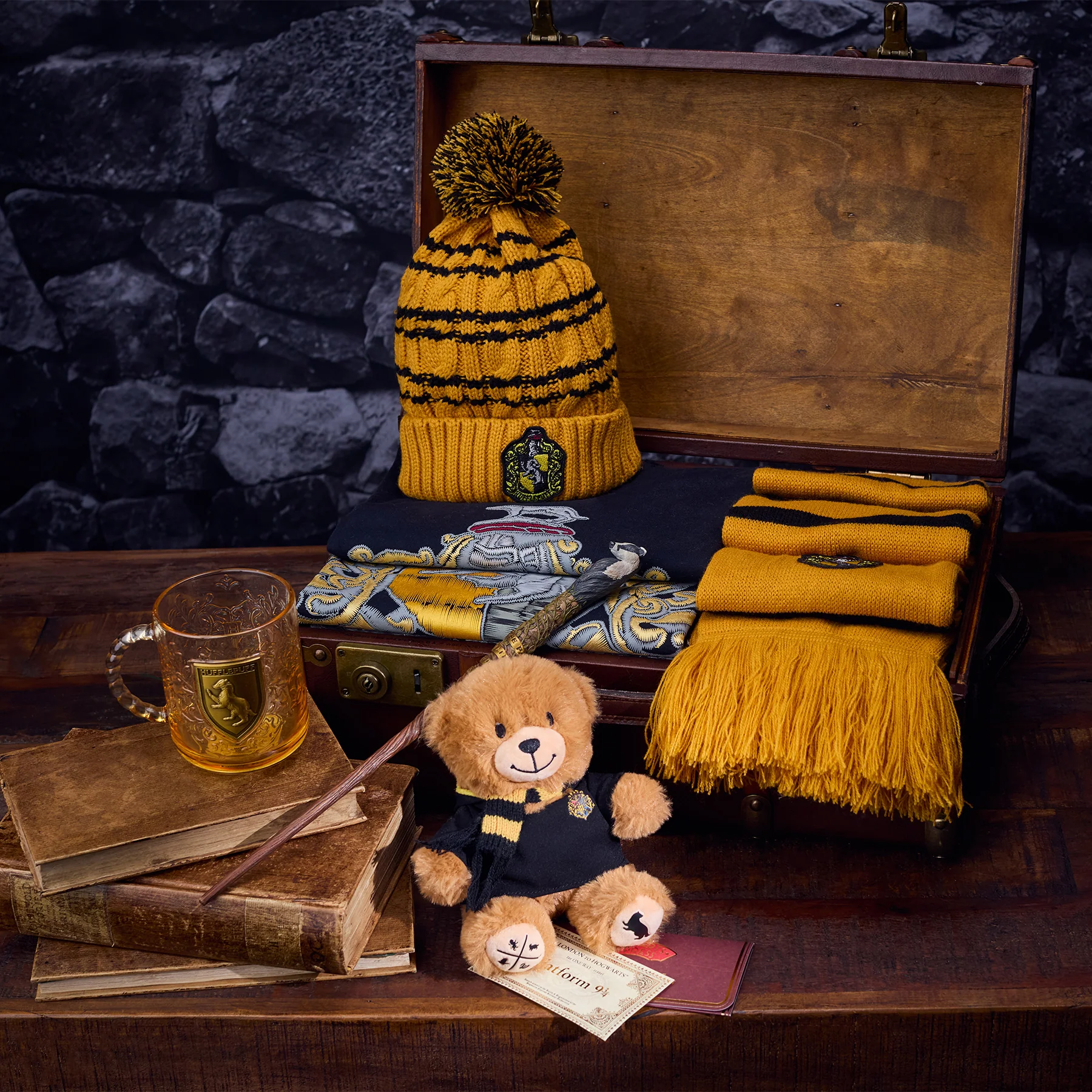 Hufflepuff Gift Trunk - Image 2